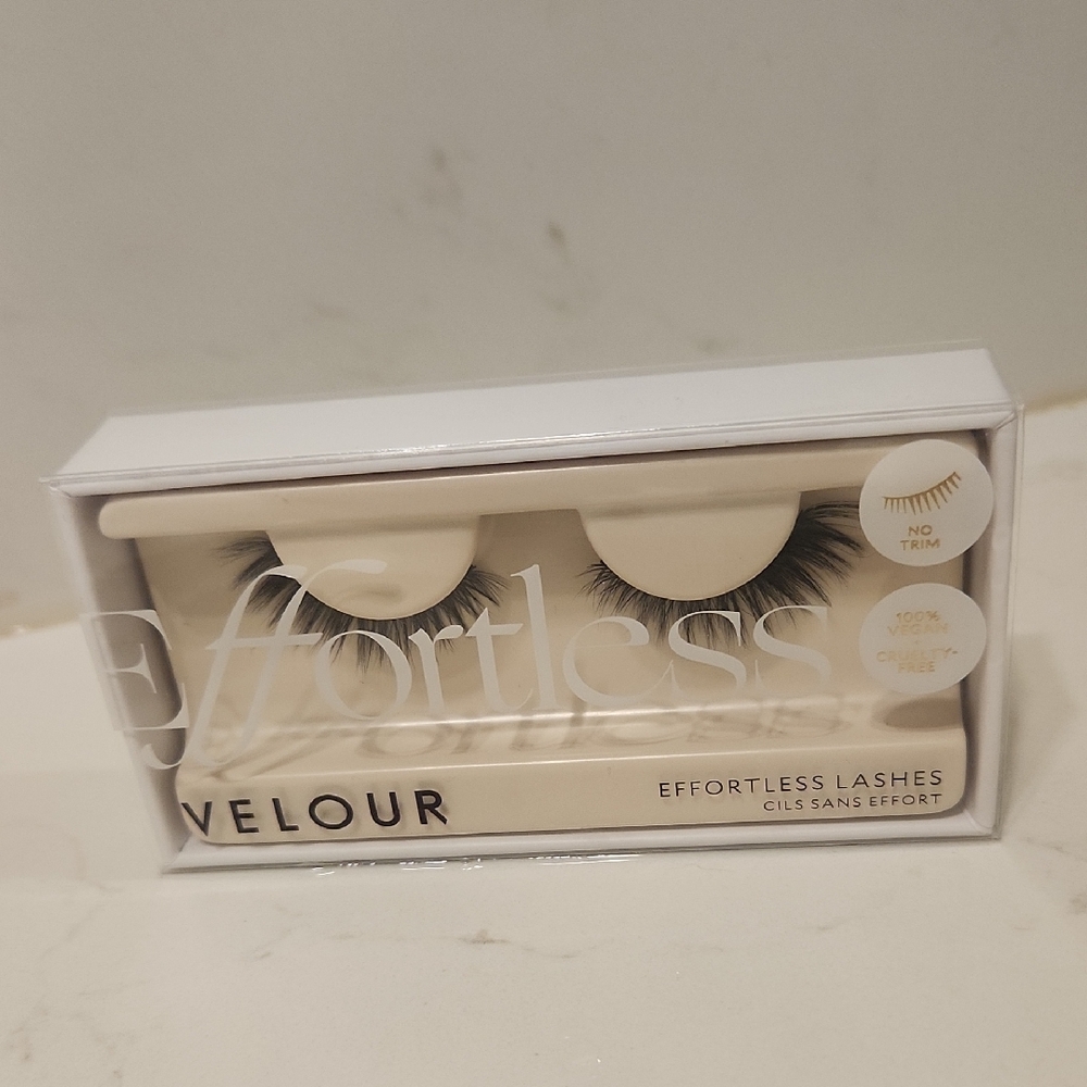 BNIB Velour Effortless Lashes In Mini Me